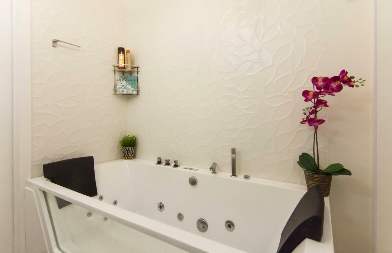 Sol Luxury Suites Мадрид Екстериор снимка