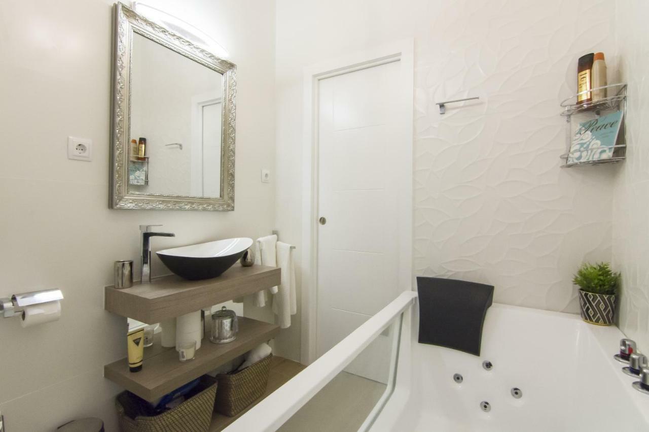 Sol Luxury Suites Мадрид Екстериор снимка