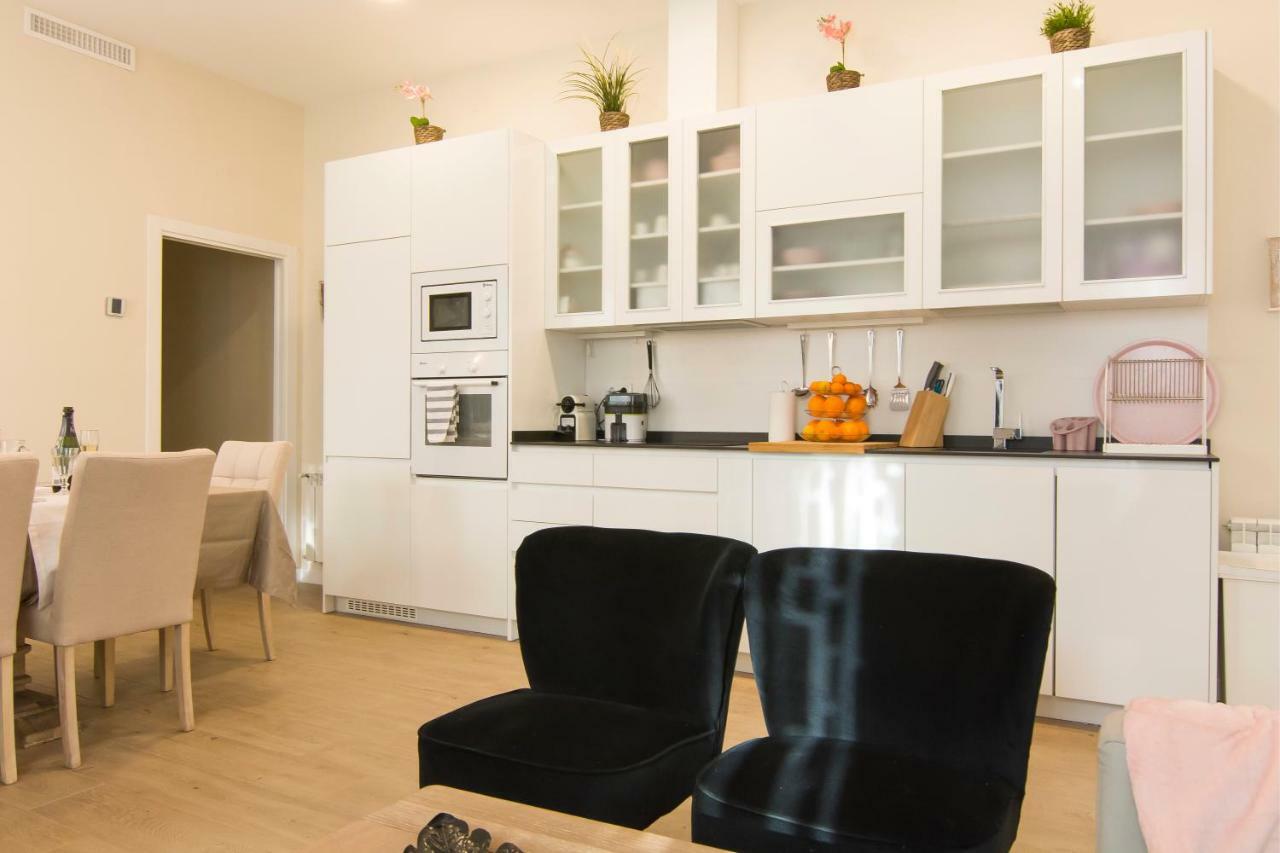 Sol Luxury Suites Мадрид Екстериор снимка