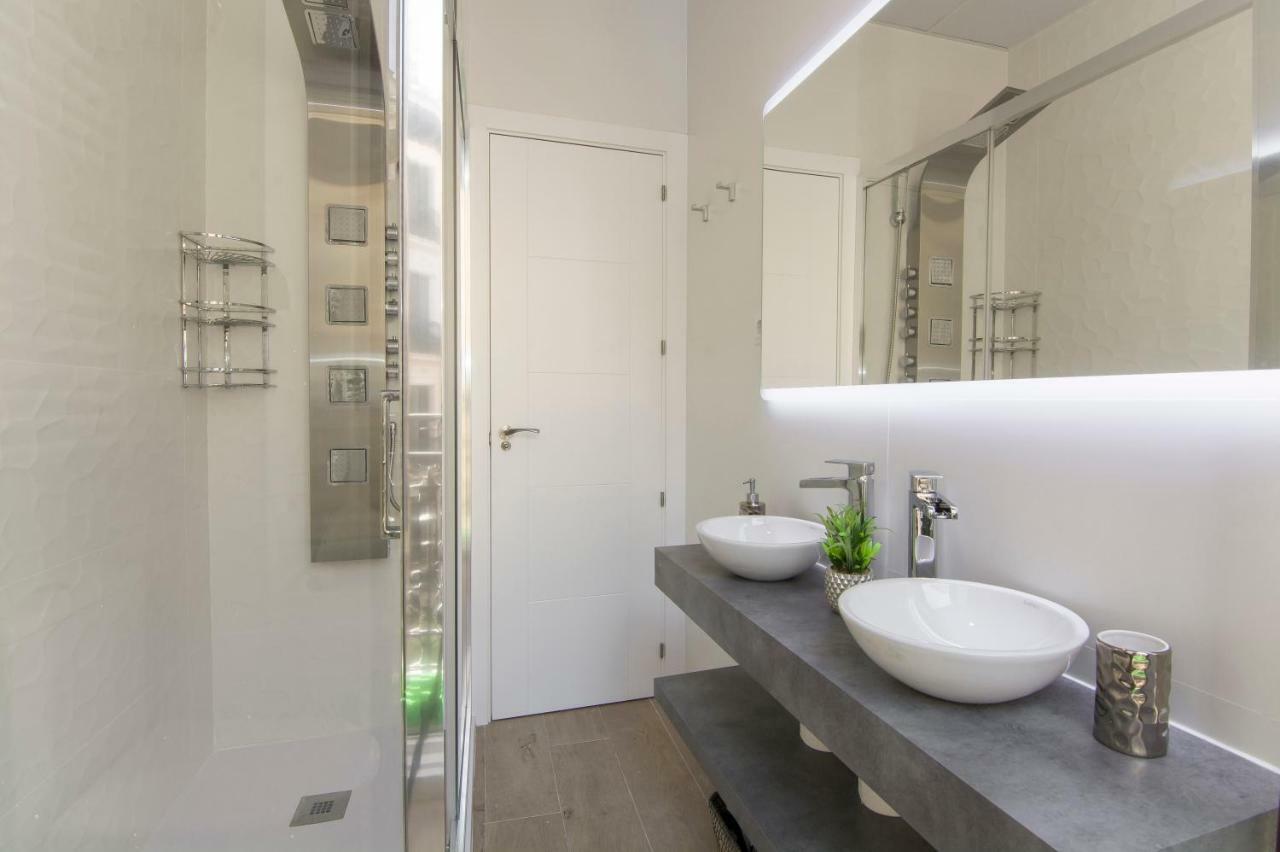 Sol Luxury Suites Мадрид Екстериор снимка